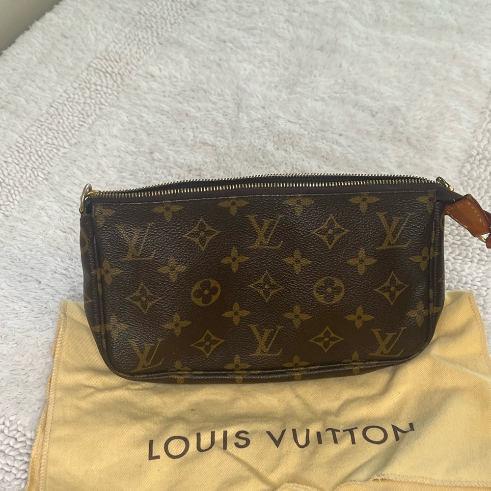 Louis Vuitton Monogram Pochette Accessoires Shoulder Bag LV Clutch - Picture 2 of 13